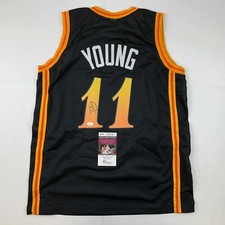 Camiseta de basquete Trae Young Atlanta Black City autografada/assinada com certificado de autenticidade JSA, usado comprar usado  Enviando para Brazil