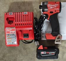 NOVO Milwaukee M18 COMBUSTÍVEL 1/4" driver de impacto sem escova com bateria 5.0aH 2953-20, usado comprar usado  Enviando para Brazil