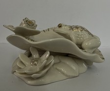 Estatueta almofada sapo e lírio coleção joias porcelana Lenox, usado comprar usado Estatueta almofada sapo e lírio coleção joias porcelana Lenox, usado comprar usado  Enviando para Brazil