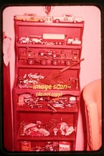 Corrediça de brinquedo Ektachrome carros de estanho de metal em uma sala em 1960 aa 26-29b comprar usado Corrediça de brinquedo Ektachrome carros de estanho de metal em uma sala em 1960 aa 26-29b comprar usado  Enviando para Brazil