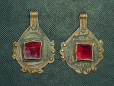 Colliers, pendentifs d'occasion Colliers, pendentifs d'occasion Expédié en Belgium