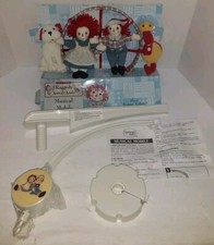 Móvel musical Spring Baby Raggedy Ann & Andy gira para "canção de ninar de Brahms"  comprar usado  Enviando para Brazil