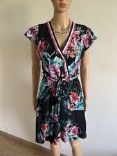 Robe noire fleurie d'occasion  Void-Vacon