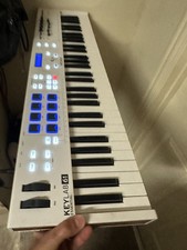 Arturia KeyLab Essential controlador de teclado 61 teclas - botão branco faltando comprar usado  Enviando para Brazil