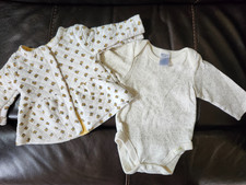 Terno de corpo The Childrens Place bebê meninas peça única 3-6 meses e jaqueta Carters, usado comprar usado  Enviando para Brazil
