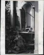 Foto de prensa de 1970 de una iglesia en el Chimbote después de ser golpeado por un segunda mano  Embacar hacia Argentina