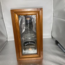 Garrafa de barril único vintage Jack Daniel’s e estojo de madeira  comprar usado Garrafa de barril único vintage Jack Daniel’s e estojo de madeira  comprar usado  Enviando para Brazil