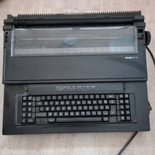 Macchina scrivere olivetti usato  Santeramo in Colle