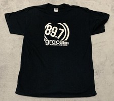 Camiseta Gildan 89.7 FM Radio Grace Gospel Masculina G Grande Preta Colorado, usado comprar usado  Enviando para Brazil