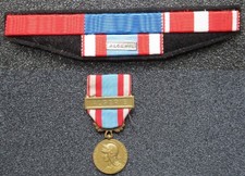 Barrette médaille commémorat d'occasion  Bosmie-l'Aiguille