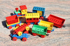 Lego Duplo - kolej, lokomotywy i przyczepy - używane na sprzedaż  Wysyłka do Poland