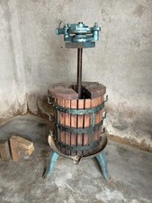 Torchio per vinacce usato  Varano Borghi