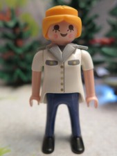 Femme blonde capitaine d'occasion  Viarmes