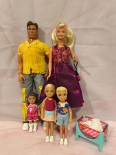 Conjunto de 6 bonecas familiares com mãe, pai, 4 filhos e um filhote comprar usado  Enviando para Brazil