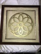 CAIXA DE SOMBRAS emoldurada OURO METAL 3D flor SOL círculo redondo dentro da ARTE MANDALA 23" comprar usado  Enviando para Brazil