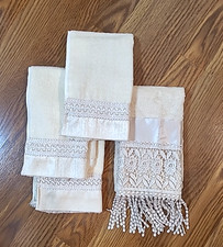 AVANTI *4 peças conjunto de toalhas de mão * creme com bordado * algodão/novo comprar usado AVANTI *4 peças conjunto de toalhas de mão * creme com bordado * algodão/novo comprar usado  Enviando para Brazil