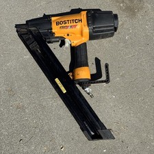 Używany, Gwoździarka metalowa Bostitch MCN250, 1-1/2" do 2-1/2" na sprzedaż  Wysyłka do Poland
