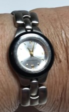Relógio feminino Anne Klein, acabamento preto, pulseira de couro preto (novo), resistência à água. Até 100 pol., usado comprar usado  Enviando para Brazil