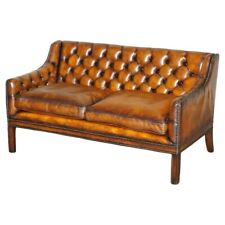 Usado, PEQUENO SOFÁ CHESTERFIELD ESTILO REGÊNCIA TINGIDO À MÃO RESTAURADO COURO MARROM UÍSQUE comprar usado  Enviando para Brazil