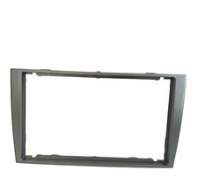 Mascherina adattatore autoradi usato  Valva