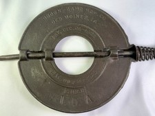 RARO AMORTECEDOR DE FOGÃO FERRO FUNDIDO MARROM CAMP DES MOINES IOWA 6 POLEGADAS I.O.A PATENTE 1925 comprar usado  Enviando para Brazil