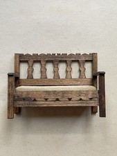 Banco de madeira miniatura vintage para casa de bonecas. Assinado. comprar usado  Enviando para Brazil