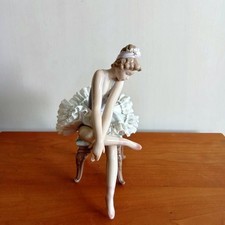 Statuina ceramica lladro usato  Spedire a Italy