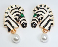BRINCOS FANTASIA ZEBRA ANIMAL MODERNO PRETO E BRANCO comprar usado BRINCOS FANTASIA ZEBRA ANIMAL MODERNO PRETO E BRANCO comprar usado  Enviando para Brazil