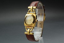 [Perto de ESTADO PERFEITO] GUCCI 6300L 21mm mostrador dourado pulseira marrom relógio feminino quartzo JAPÃO, usado comprar usado  Enviando para Brazil