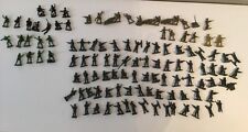Various plastic soldiers usato  Nonantola