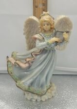 Usado, Angel with Violin Avery Creations 6" x 4 3/4" x 4" azul brilhante perolizado comprar usado  Enviando para Brazil
