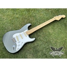Fender 1993 Fender Eric Clapton Signature Stratocaster cinza estanho comprar usado Fender 1993 Fender Eric Clapton Signature Stratocaster cinza estanho comprar usado  Enviando para Brazil