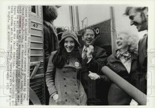 1971 Press Photo Sen. Vance Hartke, D-IN, com esposa e filho em Manchester, NH. comprar usado  Enviando para Brazil