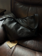 Vivienne westwood vegan d'occasion  Expédié en Belgium