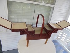 Usado, Caixa de costura vintage cantilever de madeira com alça comprar usado  Enviando para Brazil