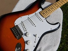 Guitarra elétrica Fender Standard Stratocaster marrom Sunburst 2000 MIM TexMex filhotes comprar usado  Enviando para Brazil