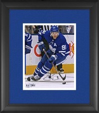 Camiseta azul John Tavares Maple Leafs FRMD assinada 8x10 patinação com foto de disco comprar usado  Enviando para Brazil