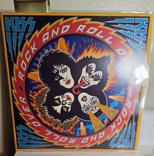 ADESIVO VINTAGE KISS ROCK AND ROLL OVER ÁLBUM CAPA INTERNA 1976 comprar usado ADESIVO VINTAGE KISS ROCK AND ROLL OVER ÁLBUM CAPA INTERNA 1976 comprar usado  Enviando para Brazil