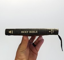 Usado, HOLY BIBLE NKJV (POCKET COMPANION BIBLE) By Thomas Nelson - Black Leather Bound comprar usado  Enviando para Brazil
