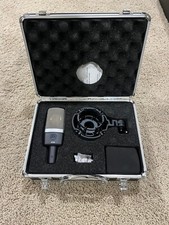 Microfone condensador de diafragma grande AKG C214 com estojo, suporte de choque e para-brisa comprar usado  Enviando para Brazil