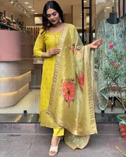 salwar kameez d'occasion  Expédié en Belgium