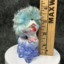 Estatueta Poodle Antiga Mini 4 Polegadas Cabelo Azul Peludo Chapéu Rosa e Laço Kitsch Exclusivo comprar usado  Enviando para Brazil