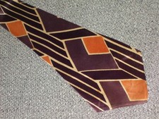 Gravata masculina forrada de rayon vintage da década de 1940 - Sem etiqueta de fabricante - Azul marinho, cinza e bronzeado comprar usado Gravata masculina forrada de rayon vintage da década de 1940 - Sem etiqueta de fabricante - Azul marinho, cinza e bronzeado comprar usado  Enviando para Brazil