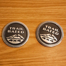 Emblema de para-lama de metal Jeep "Trail Rated 4x4" - Cromado - Conjunto de 2 comprar usado  Enviando para Brazil