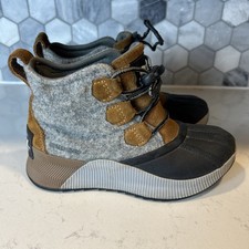 Sorel youth boots for sale  Findlay