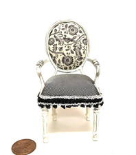 CADEIRA DE BRAÇO ASSINADA CASA DE BONECAS MINIATURA TECIDO CINZA ACABAMENTO À MÃO comprar usado CADEIRA DE BRAÇO ASSINADA CASA DE BONECAS MINIATURA TECIDO CINZA ACABAMENTO À MÃO comprar usado  Enviando para Brazil