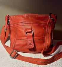 THE SAK LUCIA TIRACOLO DE COURO VERMELHO, BOLSA DE OMBRO, BOLSA DE MÃO, usado comprar usado THE SAK LUCIA TIRACOLO DE COURO VERMELHO, BOLSA DE OMBRO, BOLSA DE MÃO, usado comprar usado  Enviando para Brazil