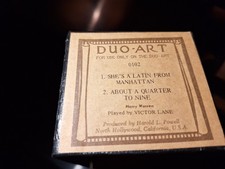 Rolo de piano duo-art player # 0102 She's A Latin From Manhattan RECUT, usado comprar usado Rolo de piano duo-art player # 0102 She's A Latin From Manhattan RECUT, usado comprar usado  Enviando para Brazil