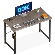 Scrivania per computer usato Scrivania per computer usato  Italia