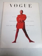 Vogue sfilate autunno usato  Italia